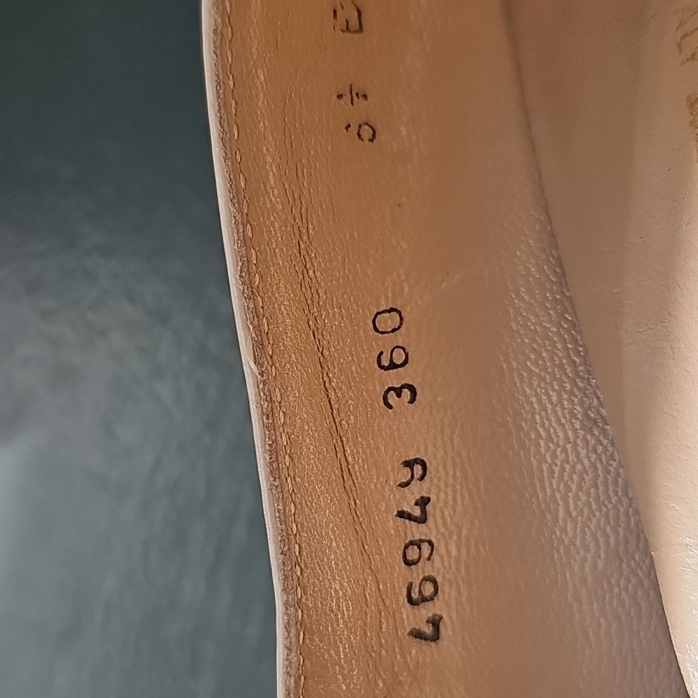 Salvatore Ferragamo Women's Cream/tope Kitten Heal Leather Shoes. Size 6.5 - Picture 10 of 11